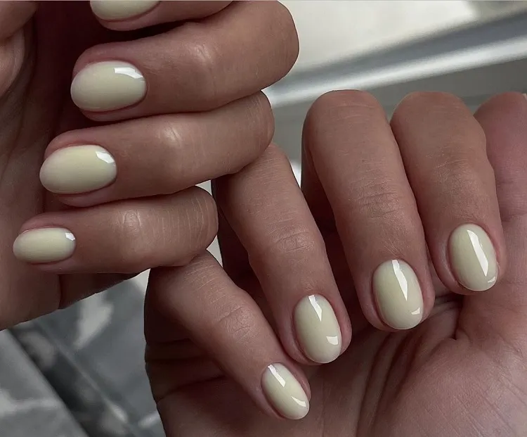 egg shell nail color old money 2023
