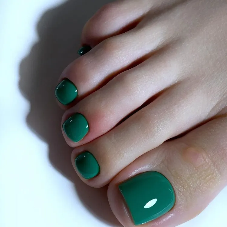 emerald green nail polish trends august pedicure colors 2023