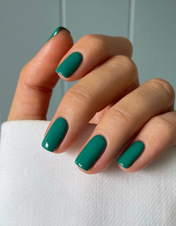 emerald green nails old money short square manicure