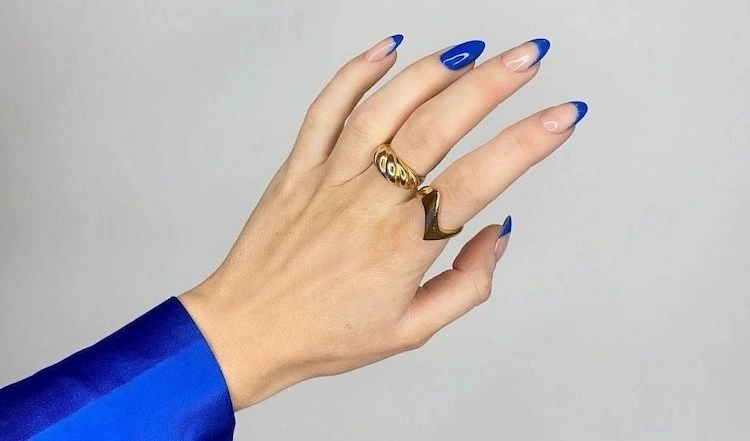 end of summer nail colors 2023 cobalt blue french nails