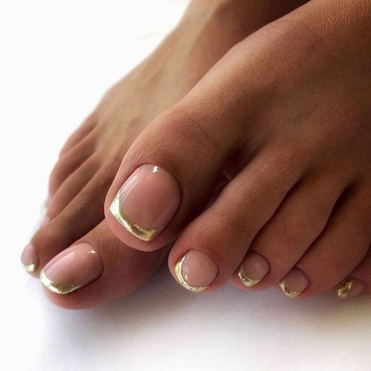 gold french tips classy elegant summer pedicure ideas 2023