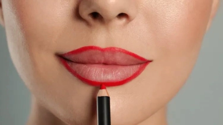 how to apply lip liner correctly makeup for thin lips advice