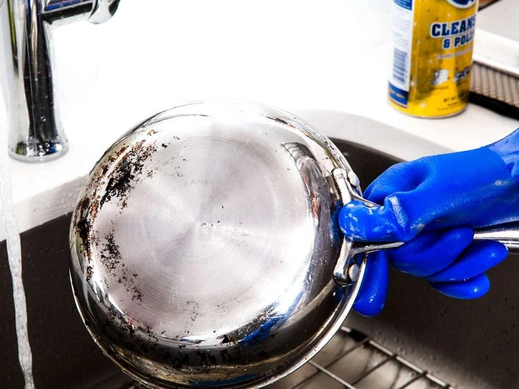 how to clean the bottom of a pan without chemical detergents