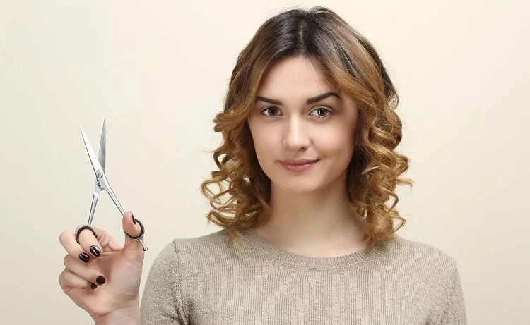 how to cut your own curly hair in layers how to cut curly hair yourself