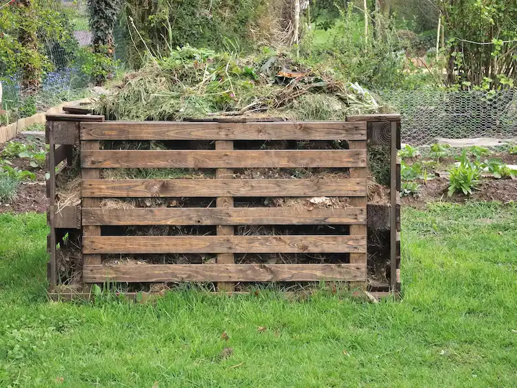 how to make a compost bin from wooden pallets cheap diy garden project