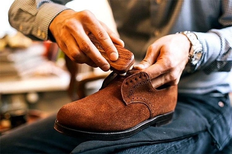 How to Remove Oil Stains from Suede Shoes: Cleaning Gently!