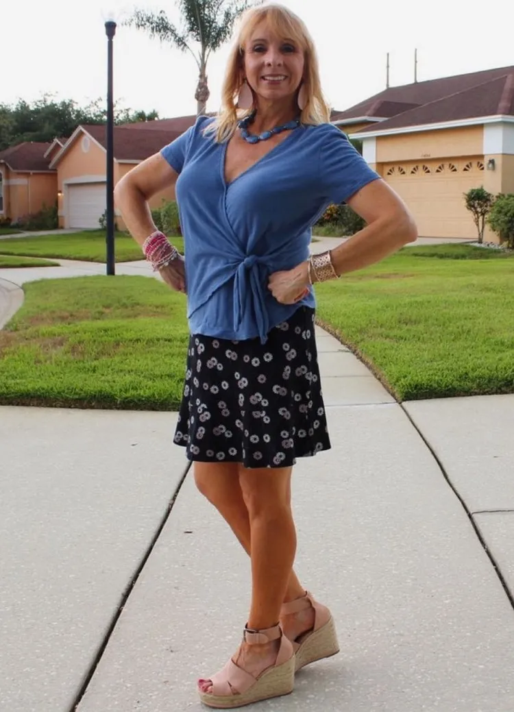 how to wear a short skirt over 50 with platform heels