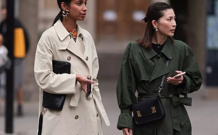 long trench coat autumn outfit ideas 2023 fall fashion trends