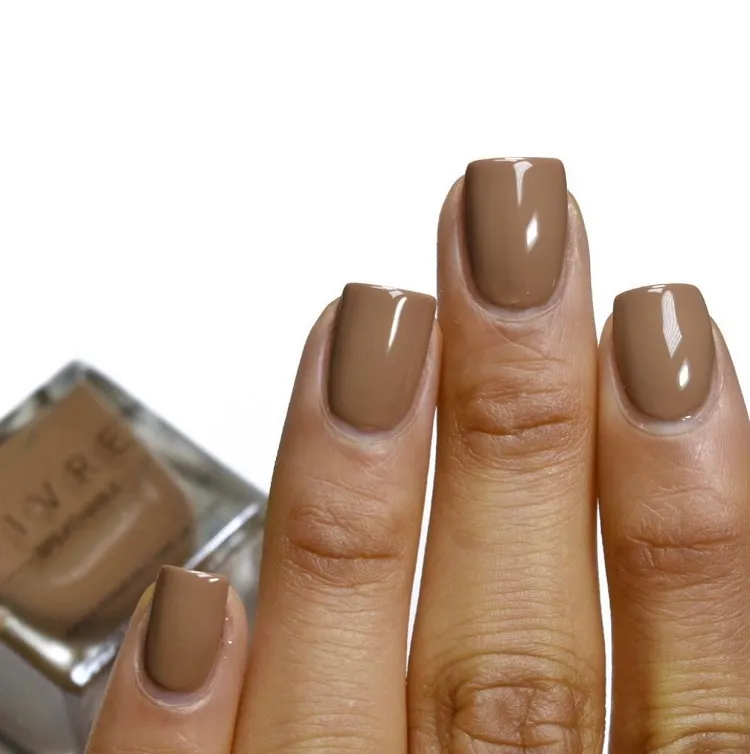 milky brown nails fall trends 2023