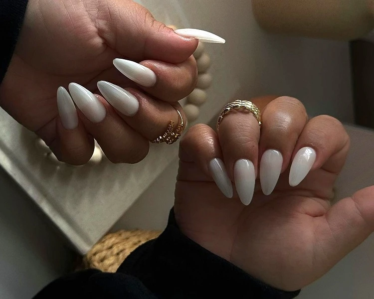 milky white nails 2023 old money manicure ideas