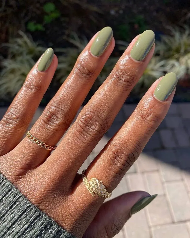 moss green nail color fall 2023 manicure trends