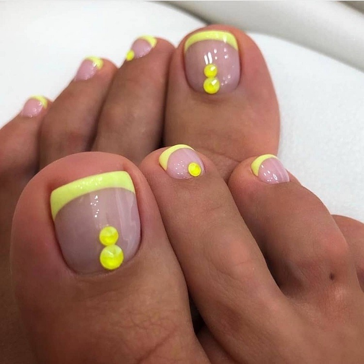 neon yellow french pedicure design summer 2023