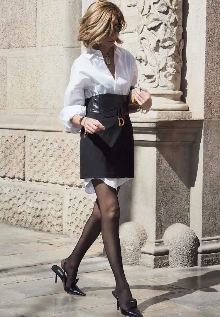 Ideas de ropa de oficina chic para mujeres mayores de 50 años falda corta