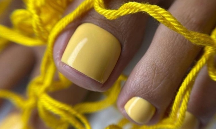 7. "From Pastels to Neons: The Best Toe Nail Colors for Spring" - wide 5