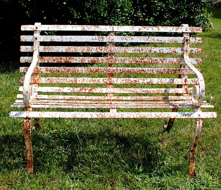 Remove Rust from Metal Outdoor Furniture: Save with Care!