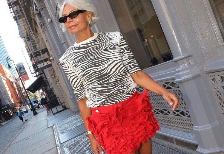 short skirt women over 50 summer outfit 2023