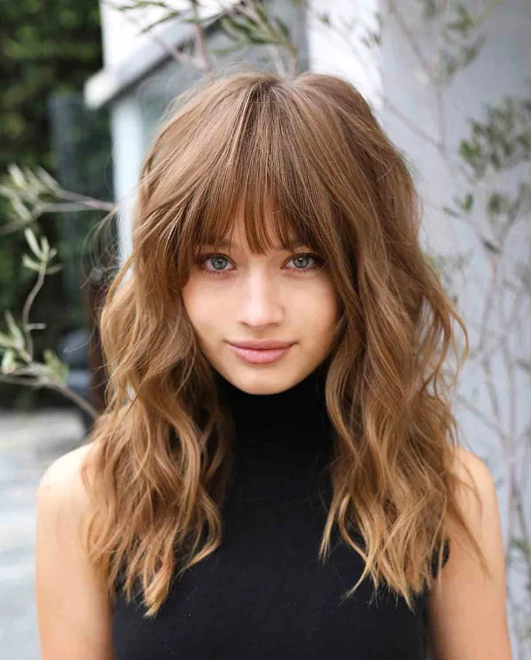wavy hair with french bangs