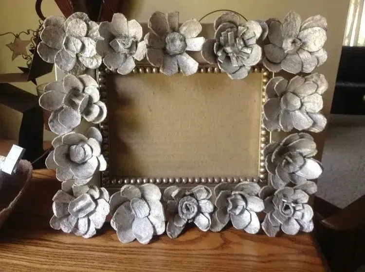 diy picture frame craft with egg cartons
