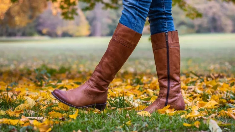 fall boots for women over 50 for a trendy look this season