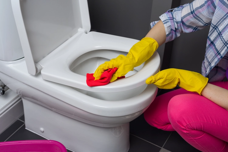 how to clean a yellowed toilet seat without chemicals