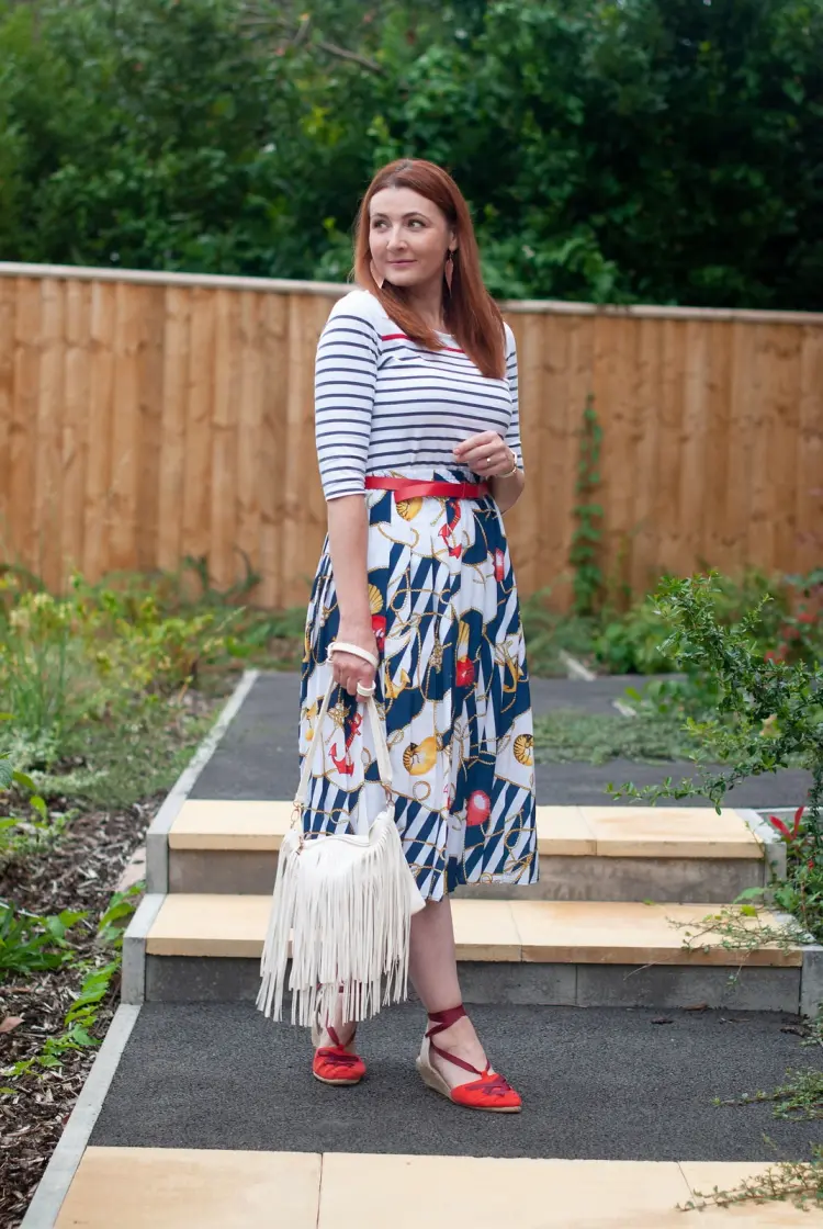 how to dress at 40 when you are curvy and petite