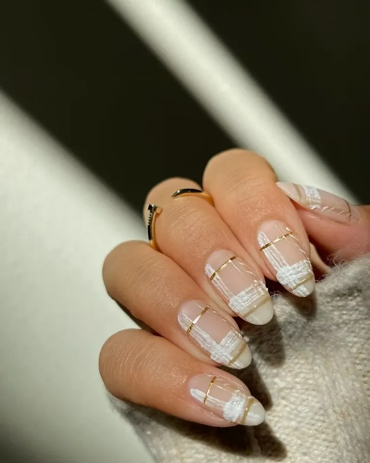 september nails white and gold manicure fall 2023