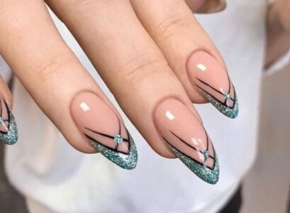 v french tip nails 2023