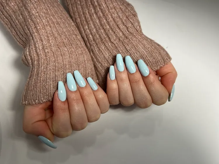 baby blue coffin shaped nails quiet luxury