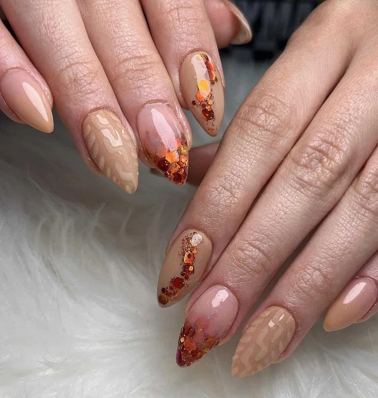 best fall ombre nails 2023 with sprakly flakes