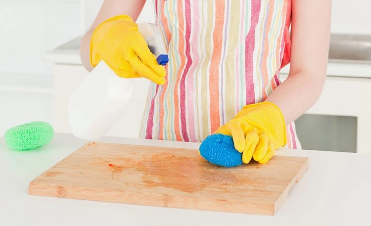 can you clean cutting board with glass cleaner