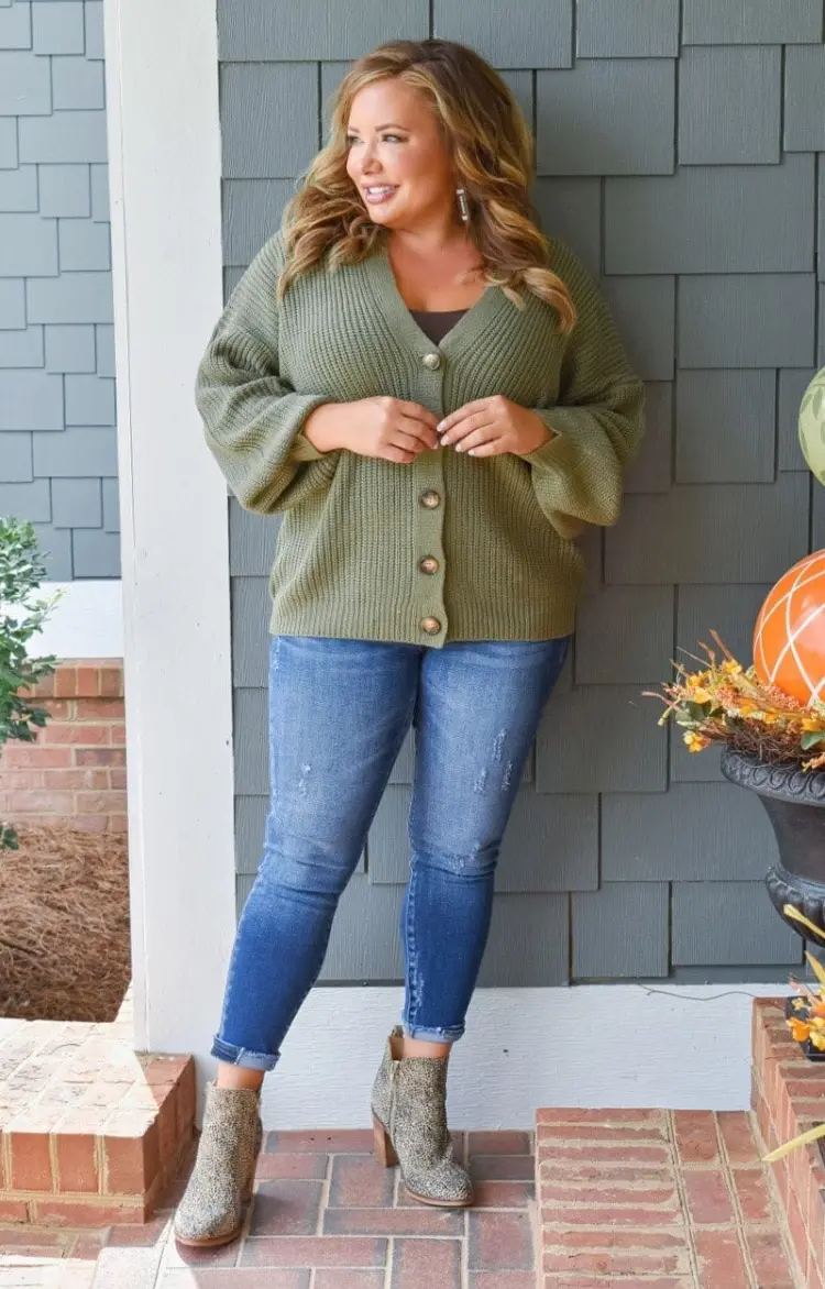 casual outfit curvy woman fall 2023