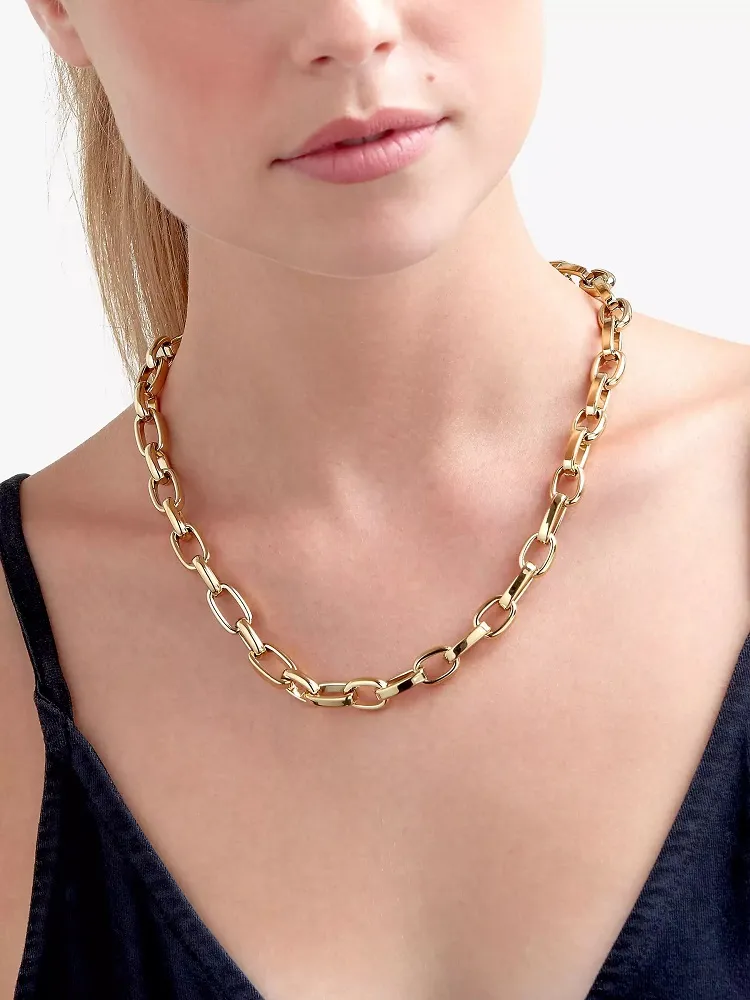 chunky gold chain necklace to build your quiet luxury capsule wardrobe