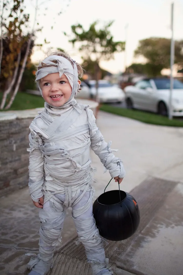 easy diy halloween costumes for kids mummy costume from ild sheet