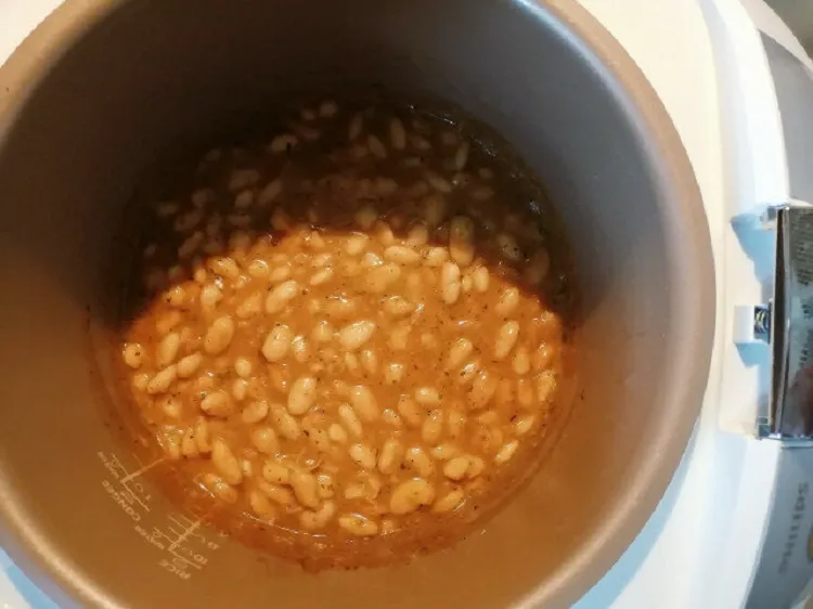 easy crockpot meals beans with fresh spices