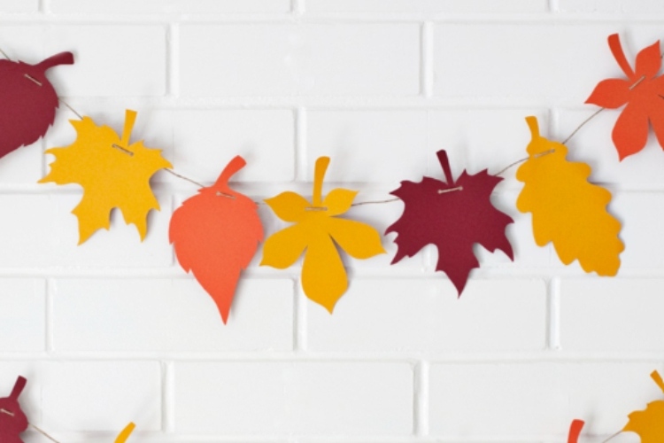 easy diy fall classroom decoration paper leaves garland