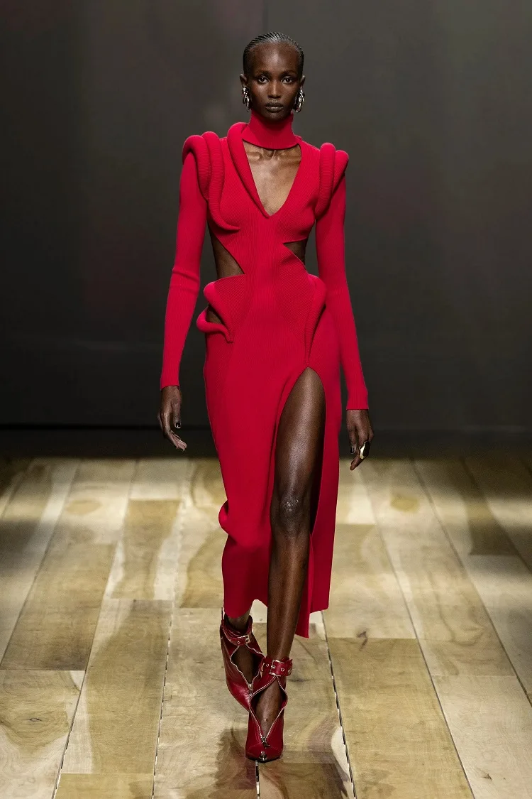 fall 2023 fashion week alexander mcqueen color trends ideas outfit