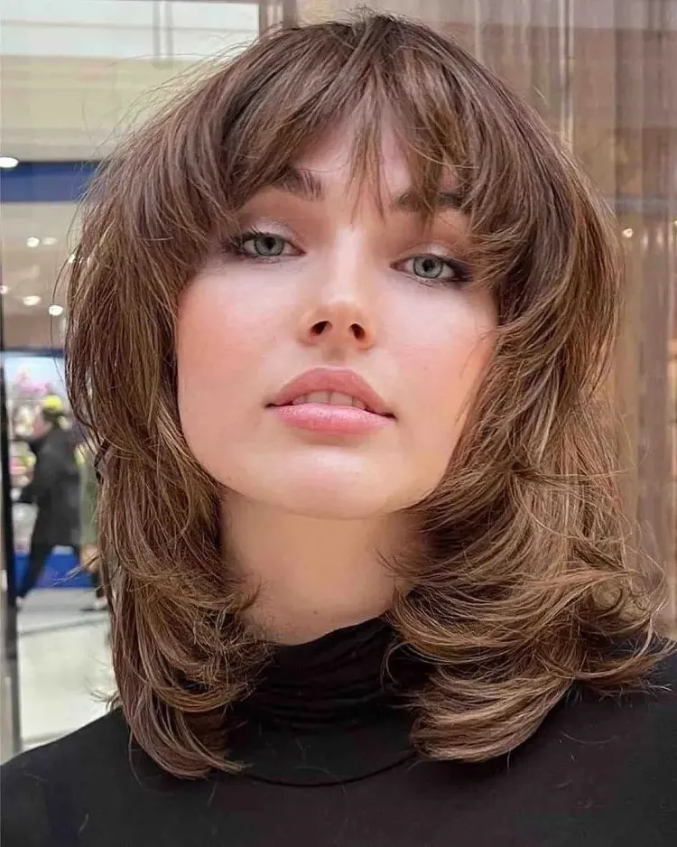 fall 2023 trend short haircut with bangs frame the face