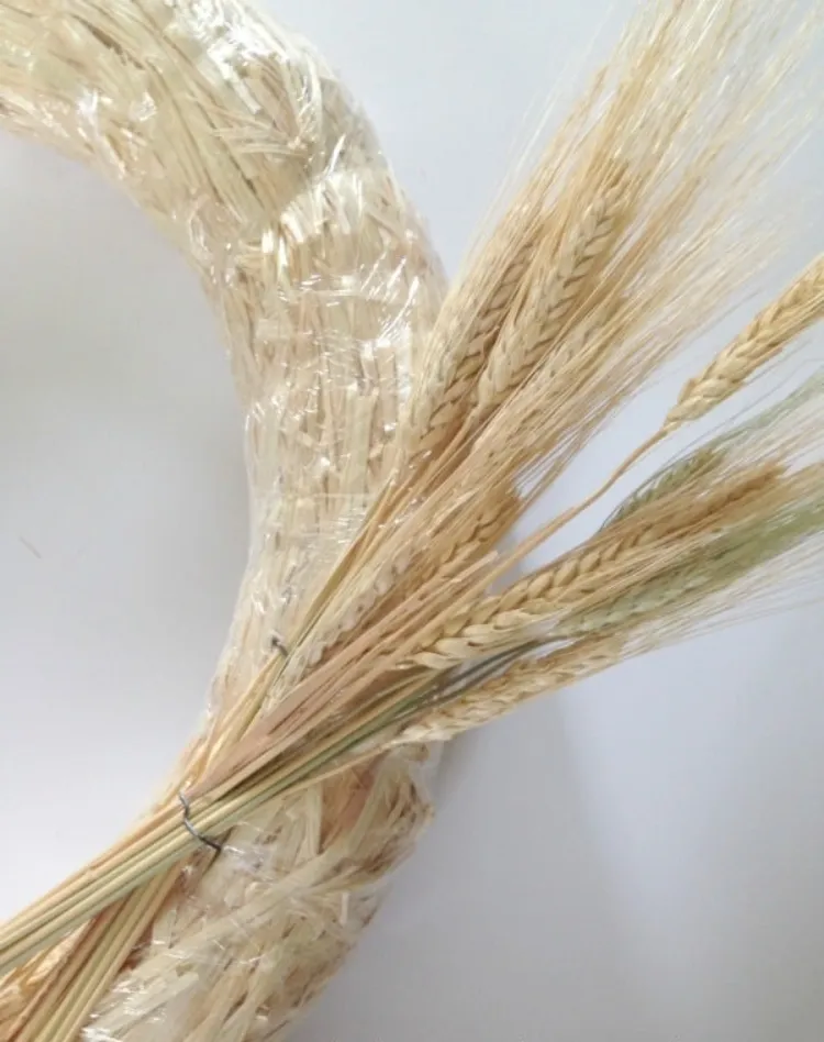 faux wheat stems diy fall wreath idea