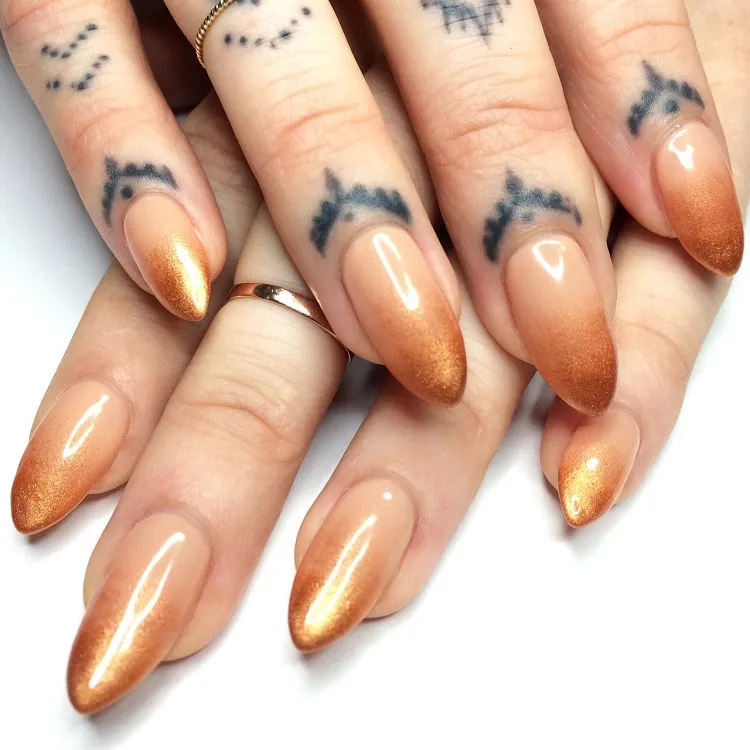 gold metallic ombre nails autumn manicure ideas halloween october 2023