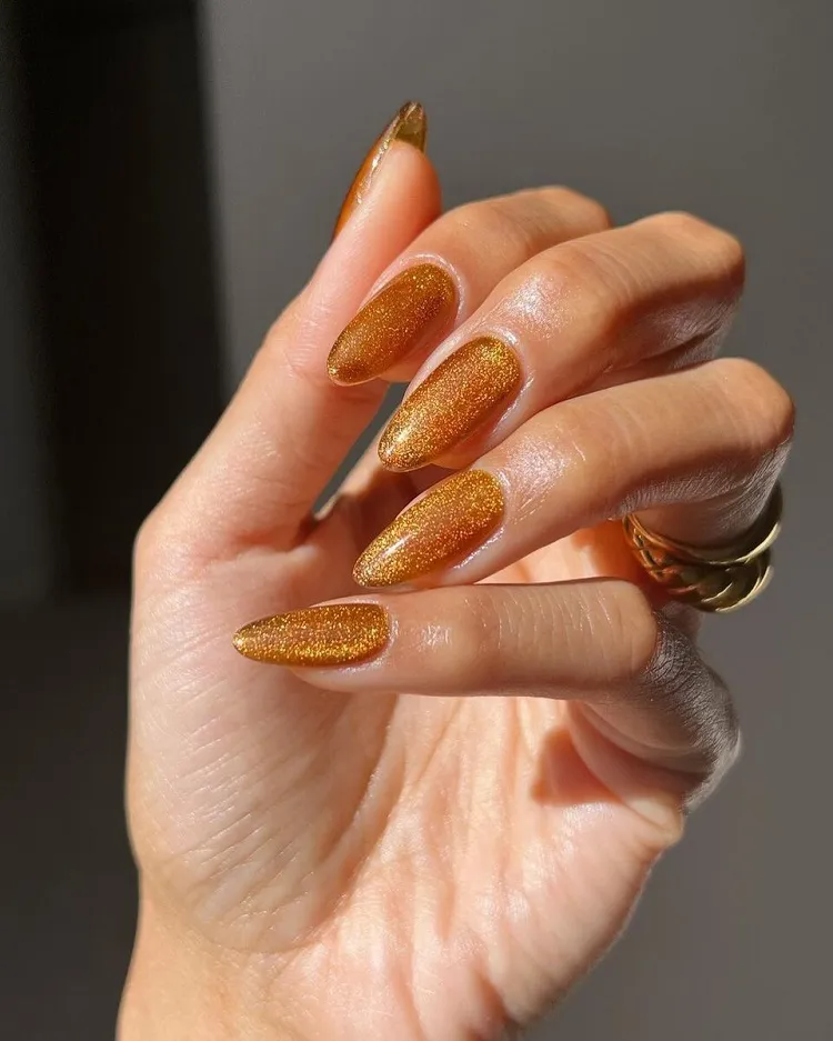gold shimmer nails elegant octiber manicure design ideas 2023