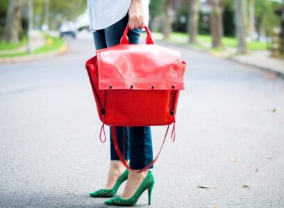green red complementary opposite colors shoe bag combination