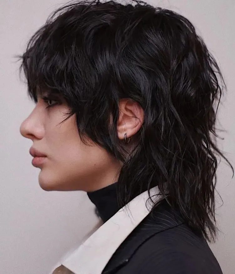 haircut androgynous woman short trend 2023 fall mullet