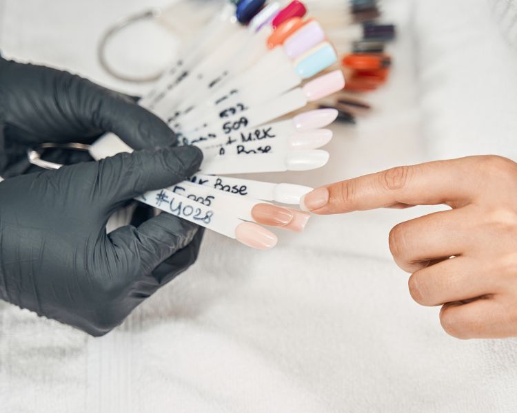 how to choose a nail polish color according to my skin undertone