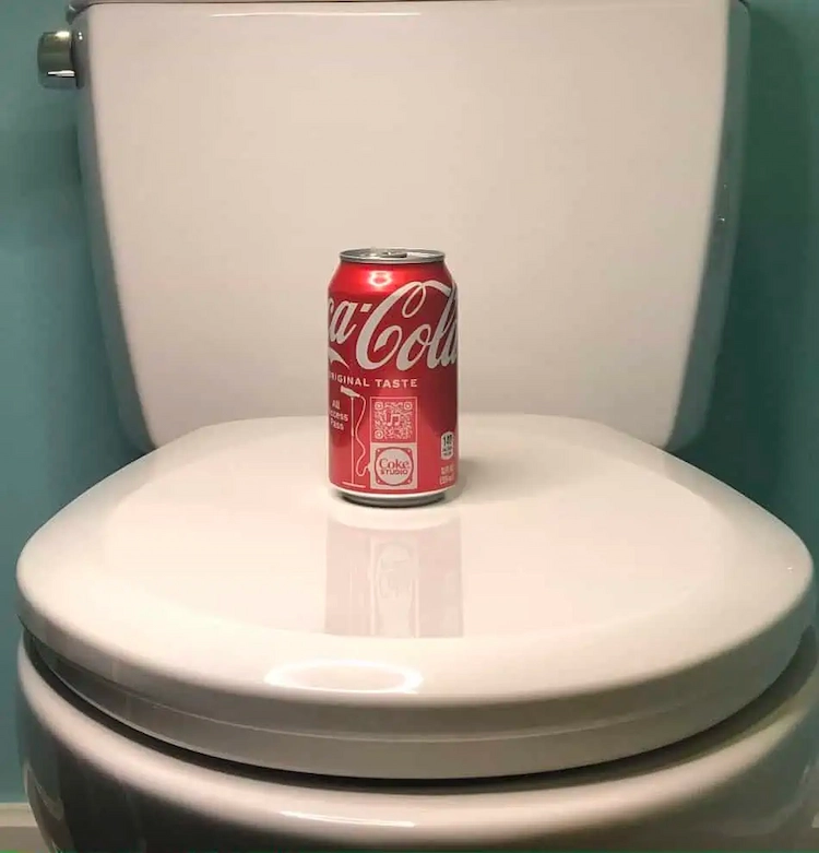 how to clean a yellowed toilet seat with coca cola