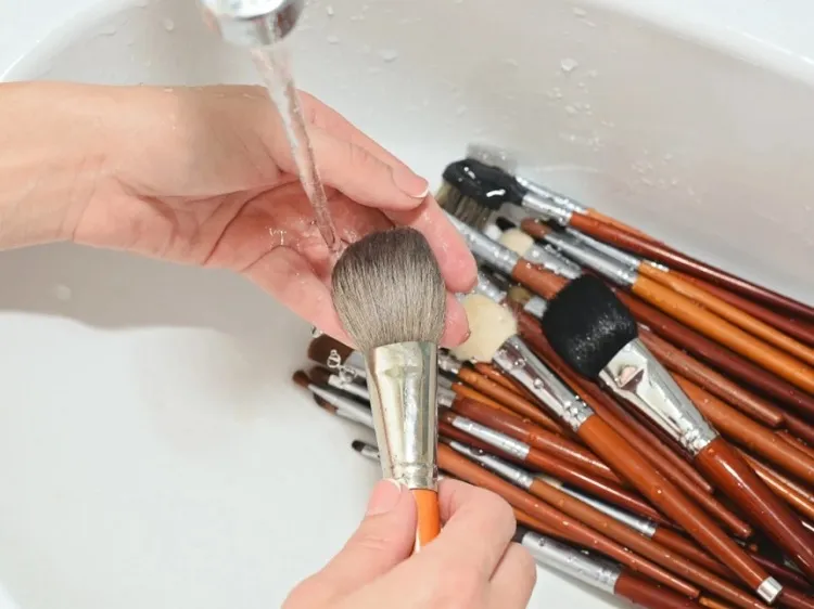 how to clean makeup brushes with dawn