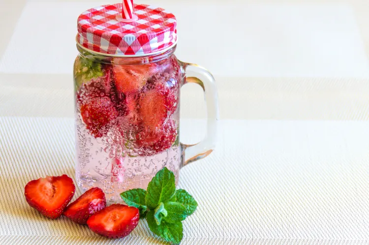 how to keep strawberries fresh in a jar