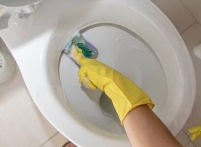 how to remove urine scale from under the toilet rim with home remedies
