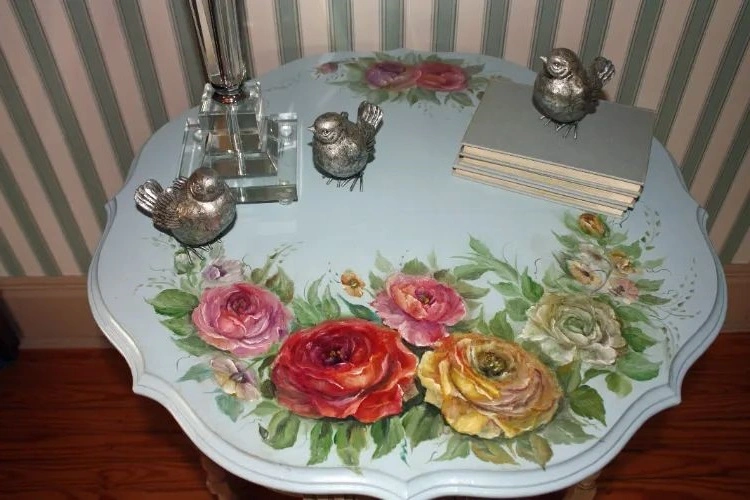how to reuse an old table with decoupage