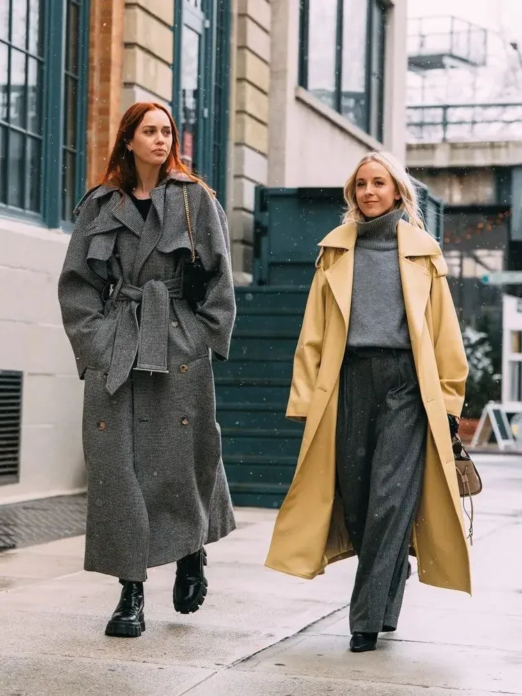 how to wear a trench coat for a trendy fall look in 2023