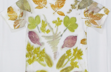 leaf printing on fabric place the leaf face down